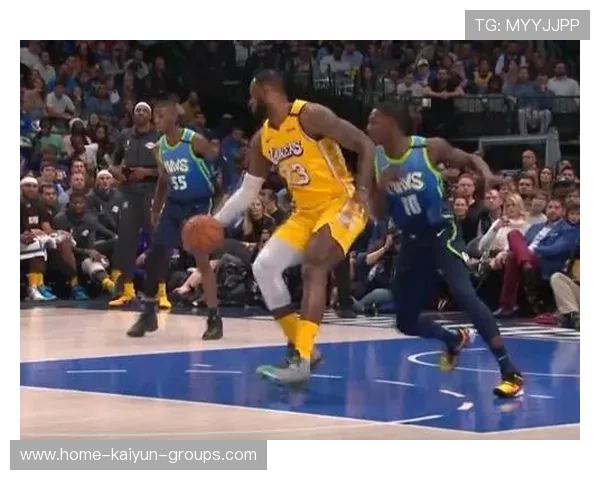 东契奇借掩护远投命中，独行侠保持上风